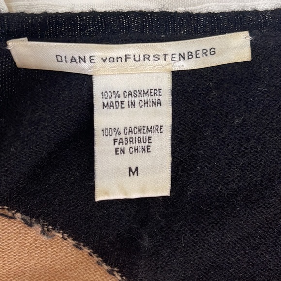 Diane Von Furstenberg 100% cashmere dress size M all stretch fits size 4-8 - Picture 5 of 5